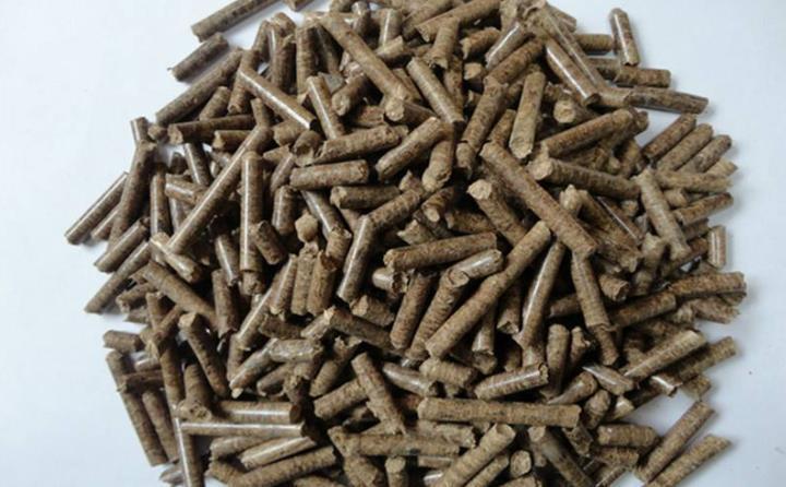 秸稈、鋸末、廢木頭等秸稈顆粒機(jī)加工成顆粒狀的生物質(zhì)燃料